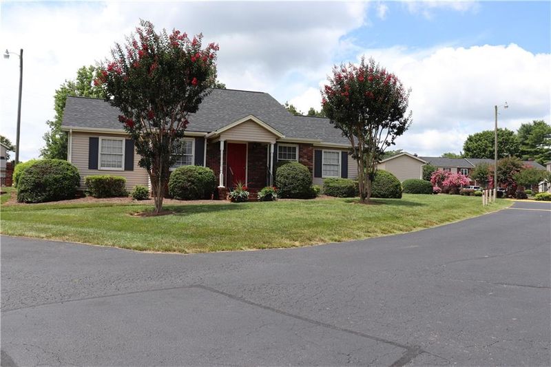 2705 N Center St #55, Hickory, NC 28601