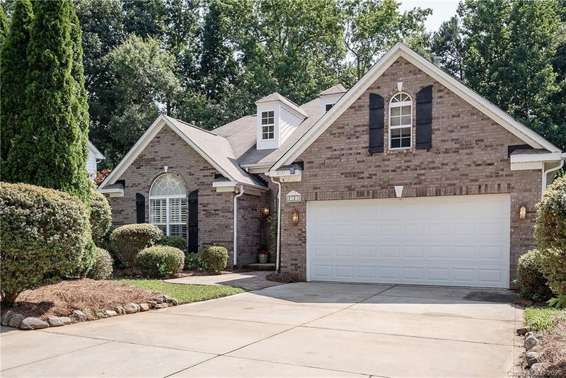 2121 Pineapple Ct, Matthews, NC 28105