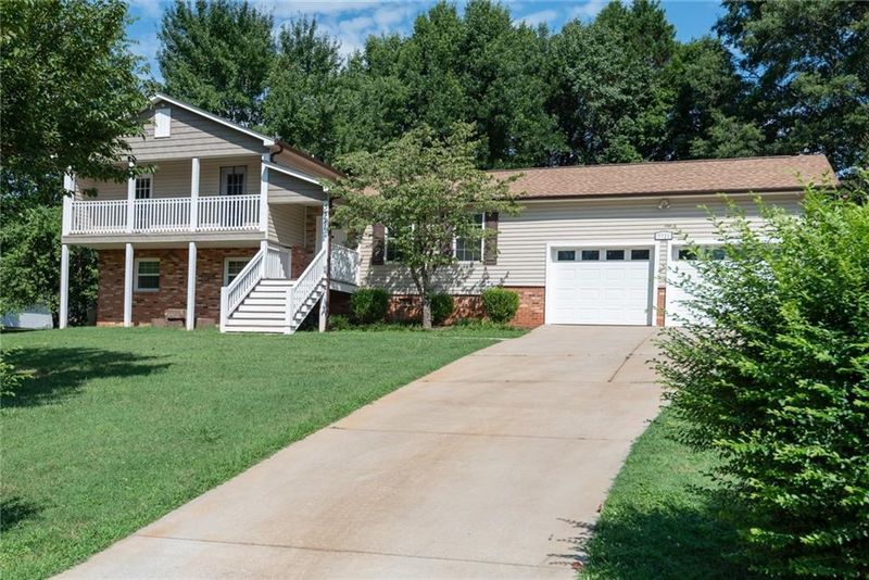 3321 23rd St NE, Hickory, NC 28601