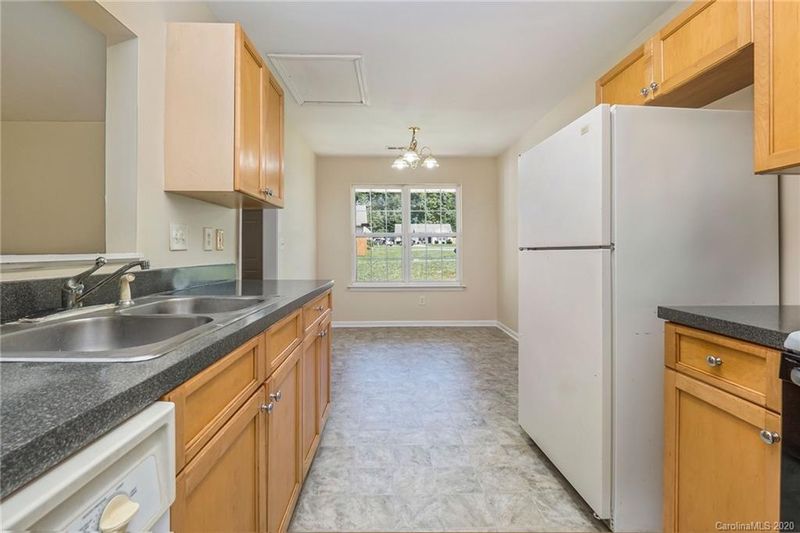 5225 Windy Valley Dr, Charlotte, NC 28208