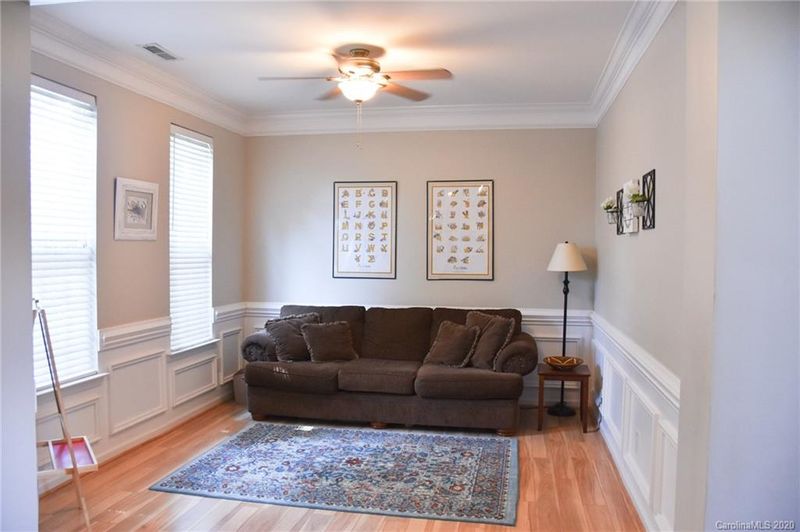 9823 Back Acre Dr, Charlotte, NC 28213