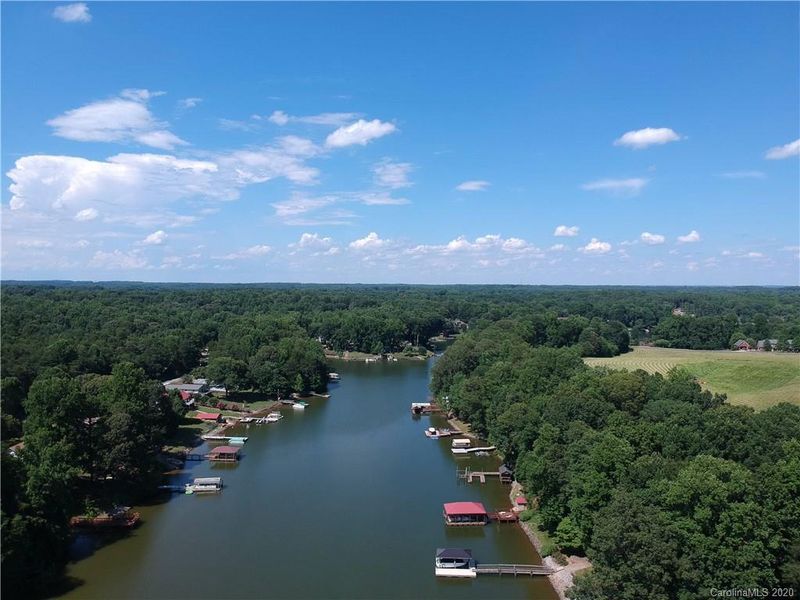 6872 Shade Tree Ln, Sherrills Ford, NC 28673