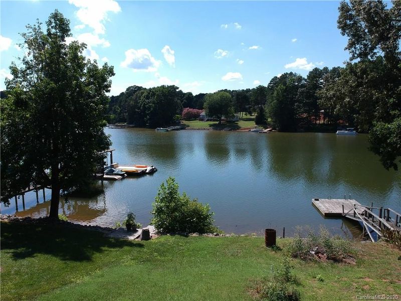 6872 Shade Tree Ln, Sherrills Ford, NC 28673