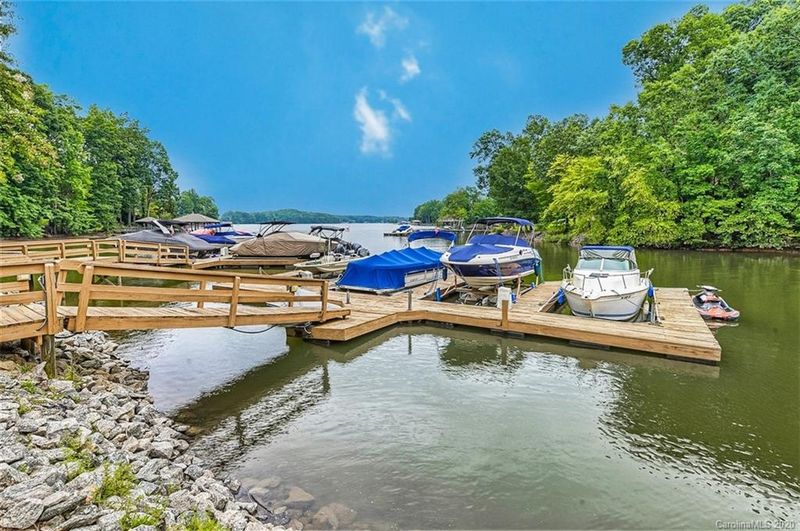 130 Old Timber Ln, Mooresville, NC 28117