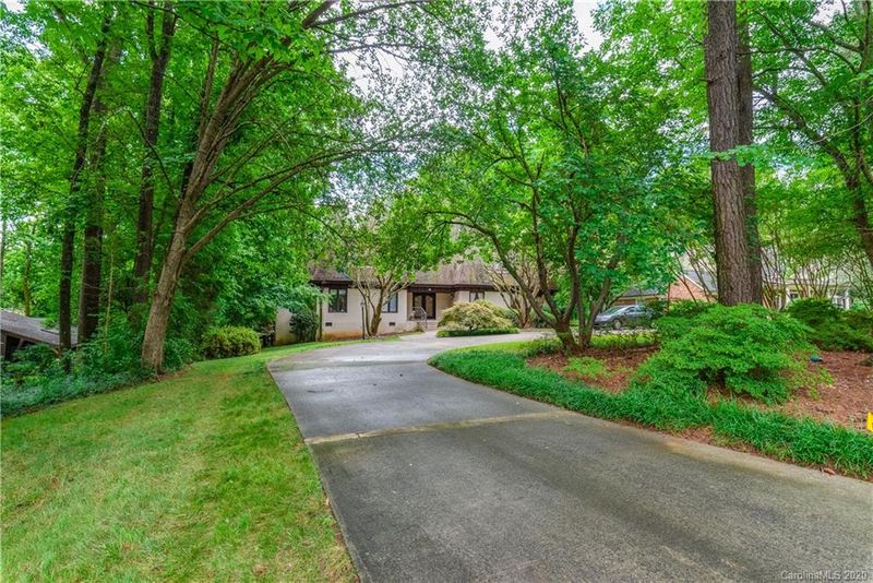 925 Sumac Dr, Charlotte, NC 28211