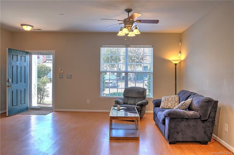 4752 Stoney Branch Dr, Charlotte, NC 28216