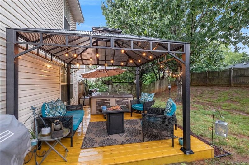 637 Saratoga Dr, Clover, SC 29710