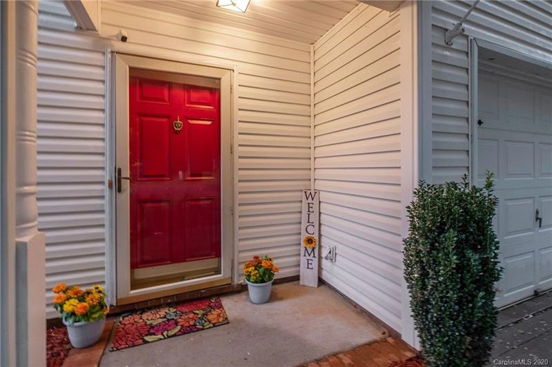 637 Saratoga Dr, Clover, SC 29710