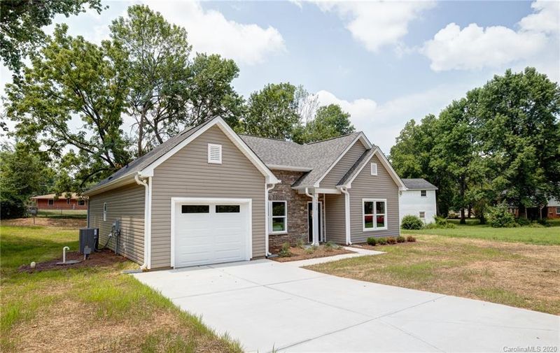 5912 Plainfield Dr, Charlotte, NC 28215