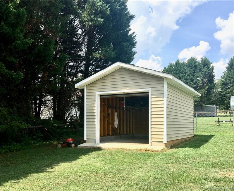 2630 Broodmare Dr, Maiden, NC 28650