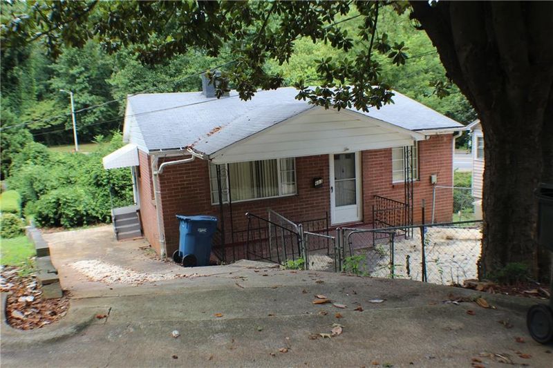 603 1st St SE, Hickory, NC 28602