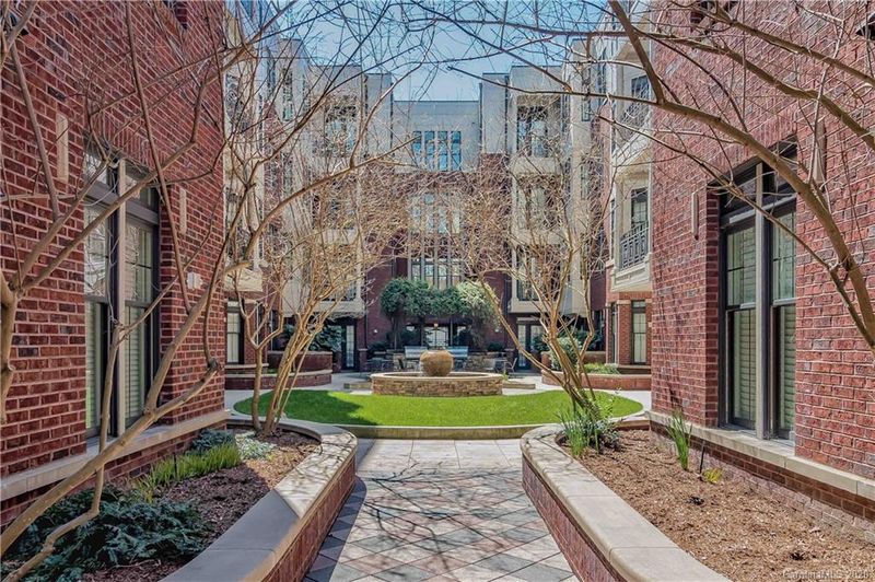 2810 Selwyn Ave #208, Charlotte, NC 28209