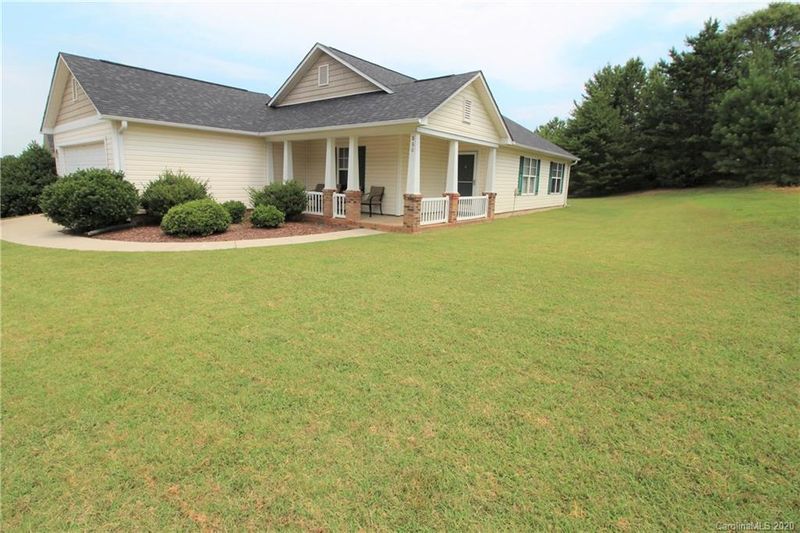 860 Raindrops Rd, Gastonia, NC 28054