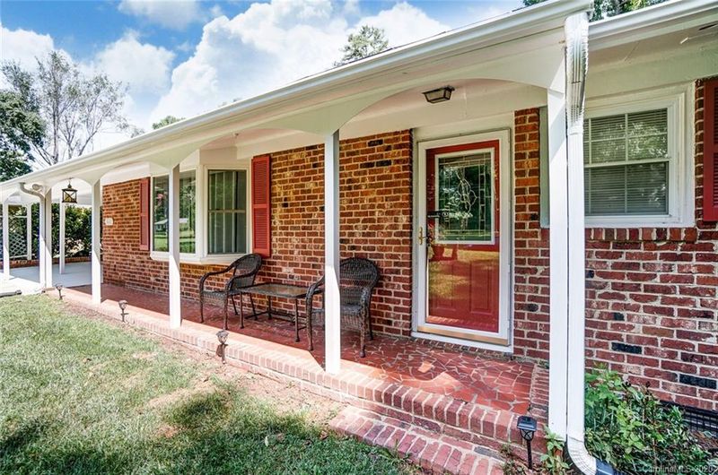 7611 Rolling Hill Rd, Charlotte, NC 28227