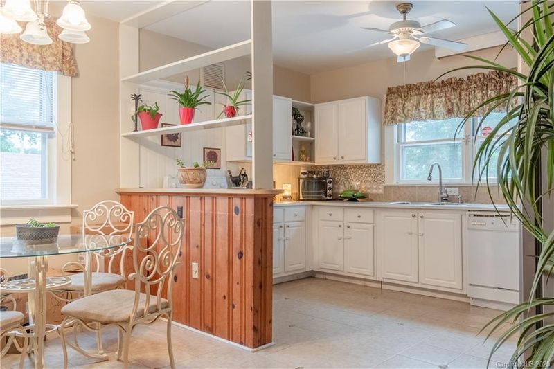 802 E Front St, Statesville, NC 28677