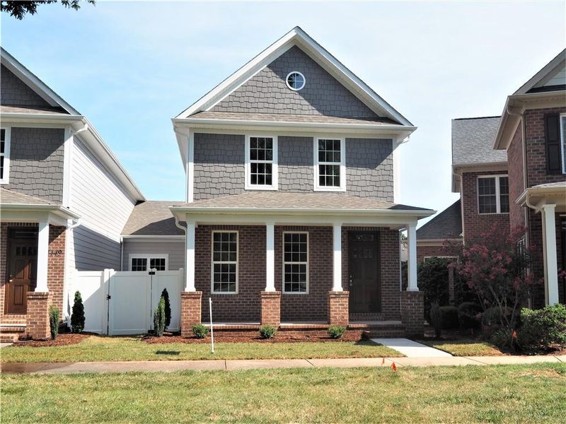 1447 N Center St, Hickory, NC 28601