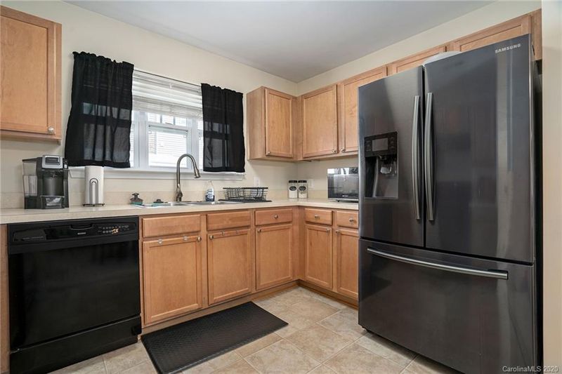 105 St Vincent Pl, Mount Holly, NC 28120