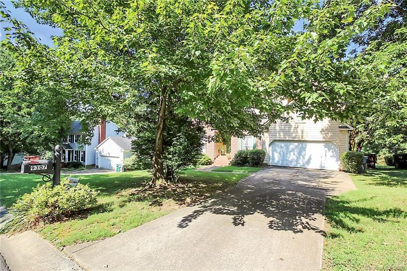 9307 Fairmead Dr, Charlotte, NC 28269