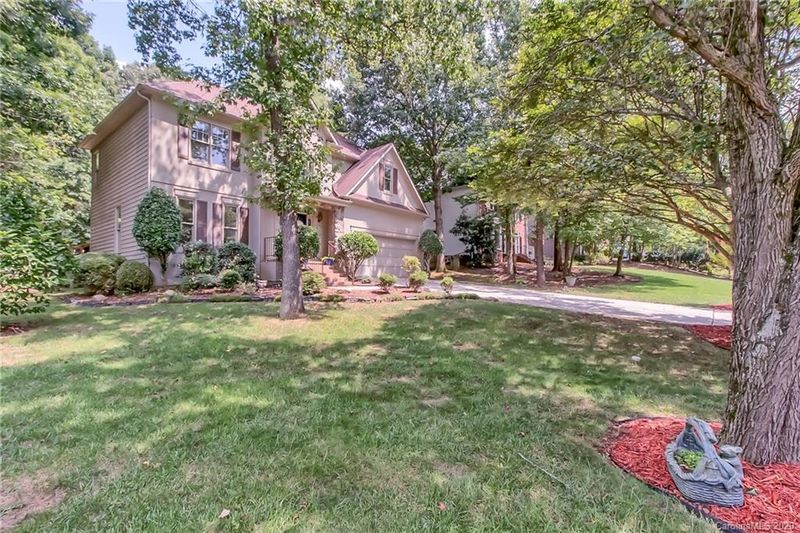 2228 Kilkenney Hill Rd, Matthews, NC 28105