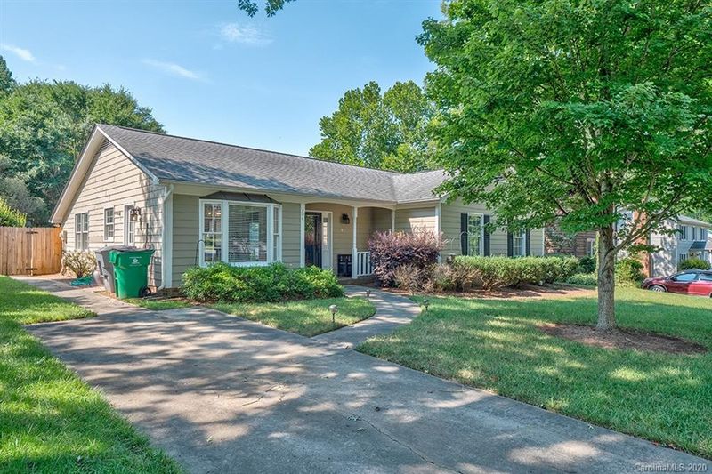 704 Bellows Ln, Charlotte, NC 28270