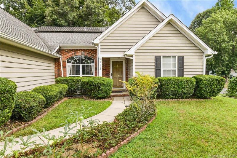 7411 Sarnia Pl, Charlotte, NC 28269