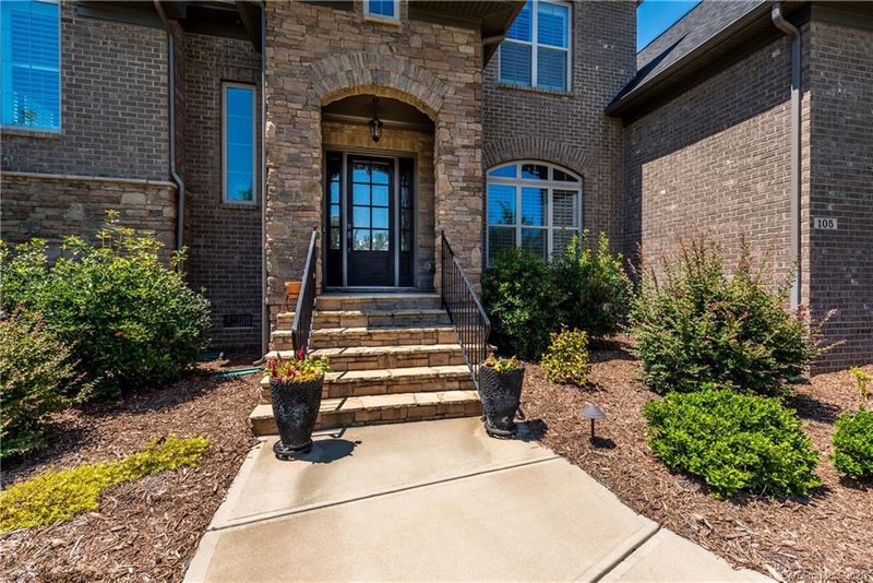 105 Wheatberry Hill Dr, Matthews, NC 28104