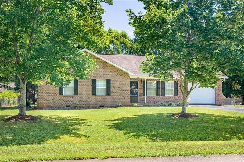 1998 Summerfield Cir, Conover, NC 28613