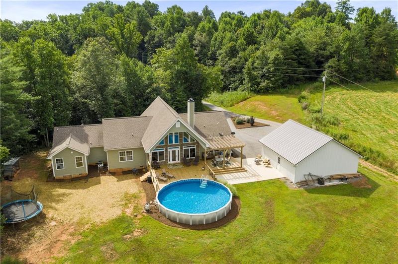 1601 Camp Creek Rd, Hickory, NC 28602
