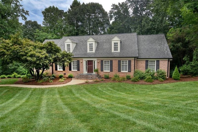 2074 2nd Street Dr NW, Hickory, NC 28601