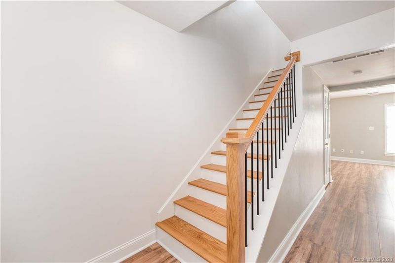 8426 Knights Bridge Rd, Charlotte, NC 28210