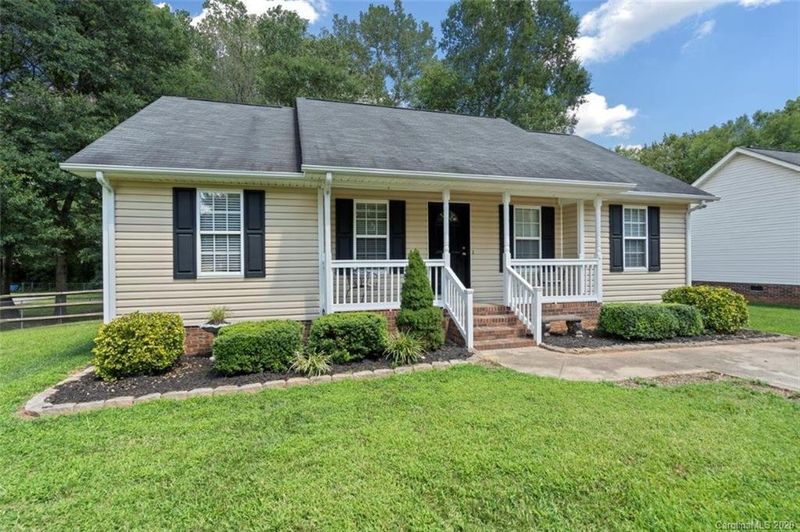 301 Hill St, Mount Holly, NC 28120
