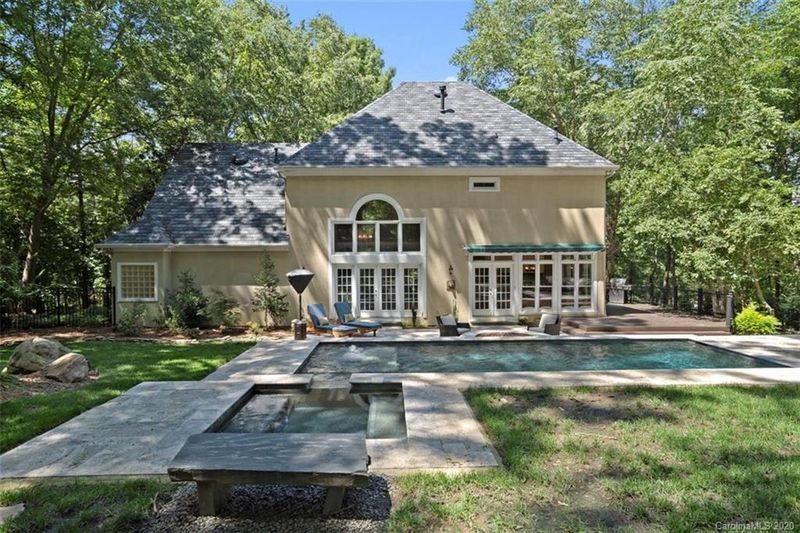 8319 Lake Providence Dr, Matthews, NC 28104
