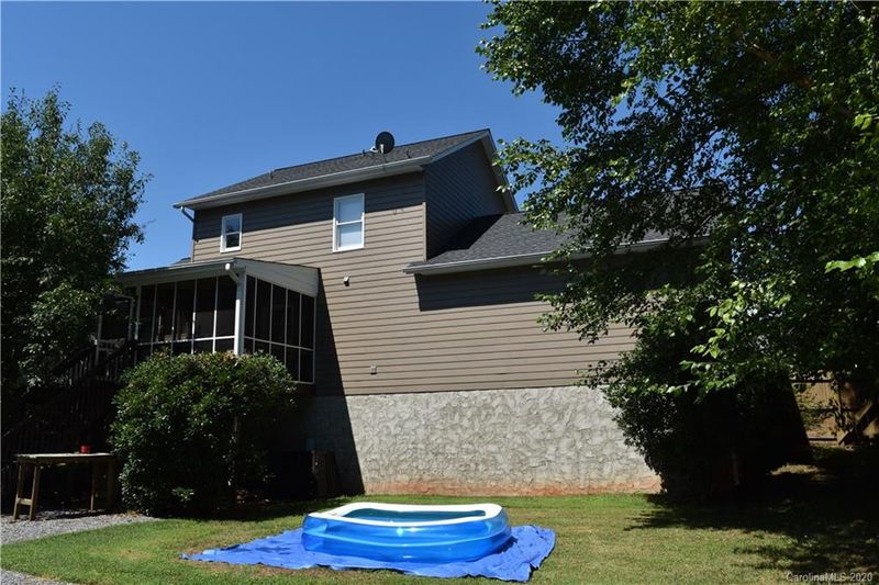 1204 Wisteria Dr, Hickory, NC 28602