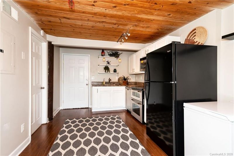 201 Hoskins Rd #322, Charlotte, NC 28208
