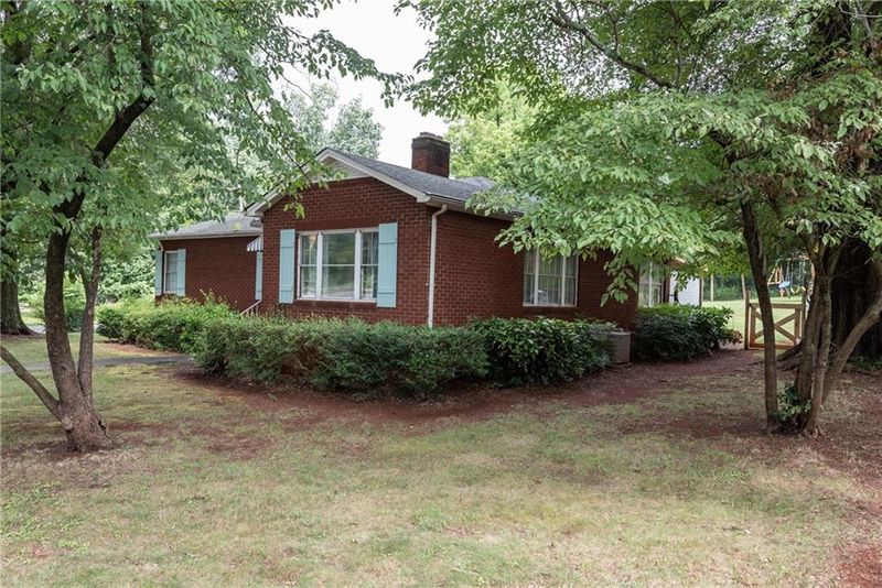 638 W 7th St, Newton, NC 28658