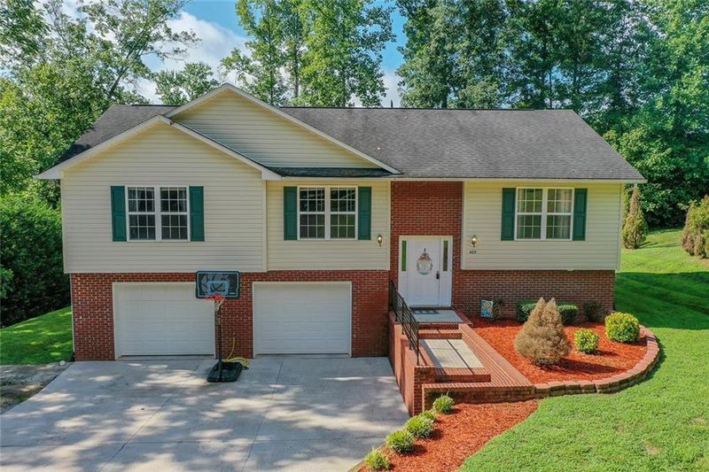 427 E L St, Newton, NC 28658