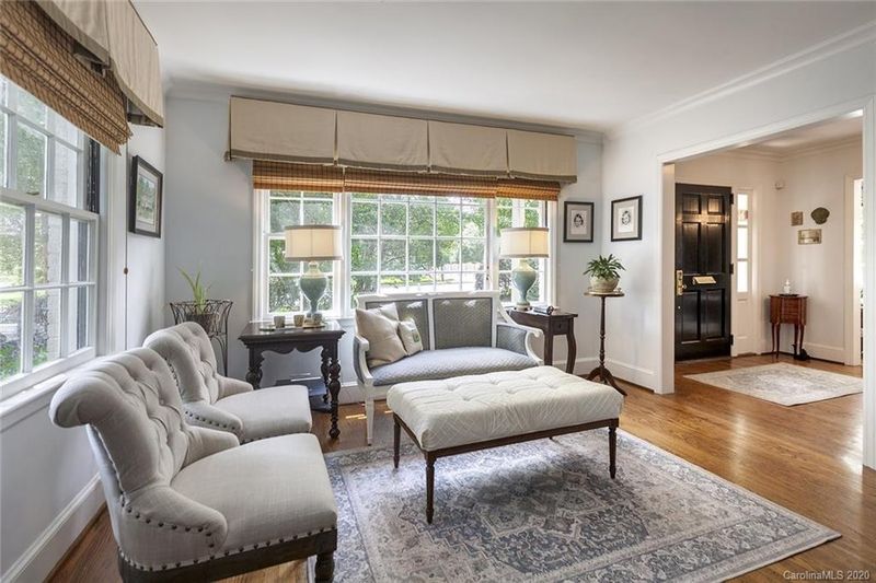 1543 Providence Rd, Charlotte, NC 28207