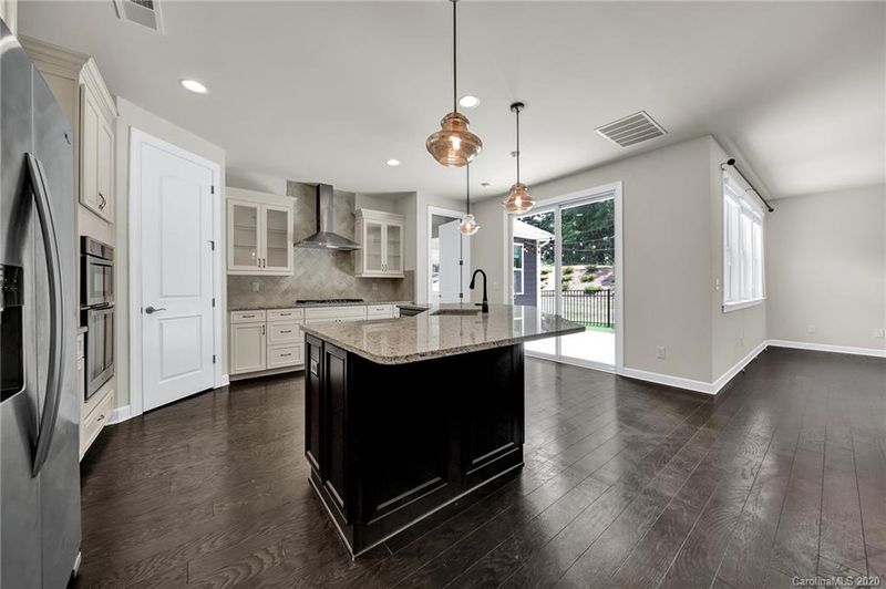 1529 Liberty Row Dr, Tega Cay, SC 29708
