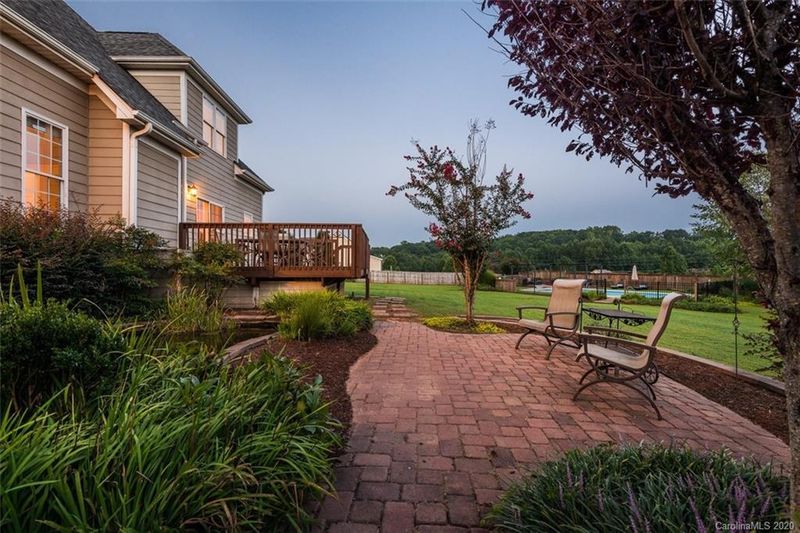 225 Shepherds Bluff Dr, Mooresville, NC 28115