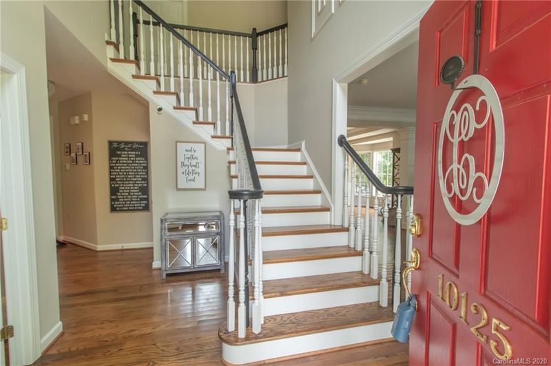 10125 Hazelview Dr, Charlotte, NC 28277