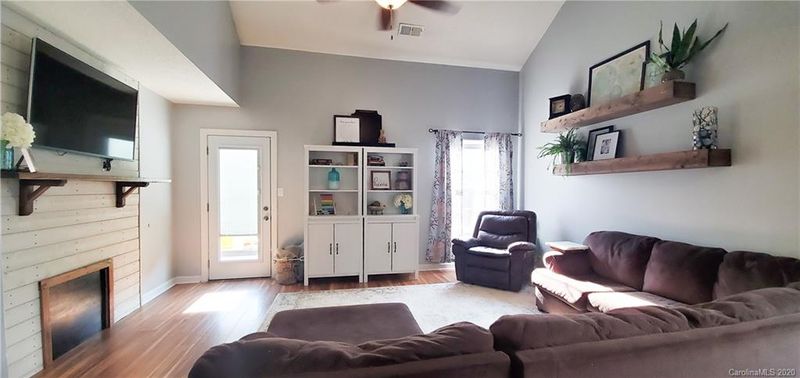 531 River View Dr, Lowell, NC 28098