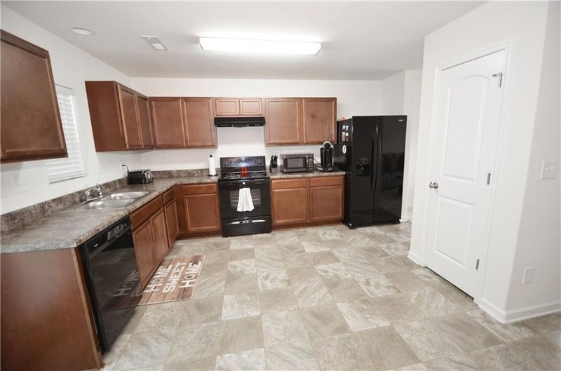 3932 Hemingway Dr, Hickory, NC 28601