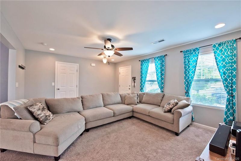 10707 Derryrush Dr, Charlotte, NC 28213