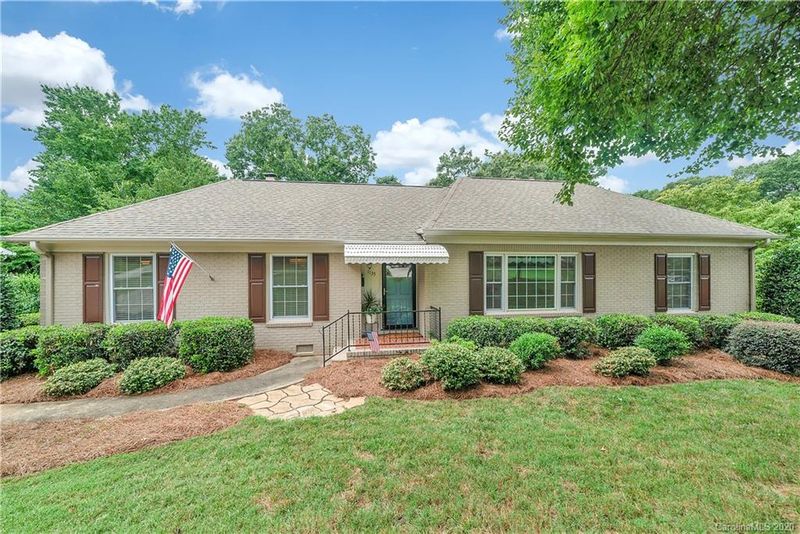 1135 Queensgate St, Gastonia, NC 28054
