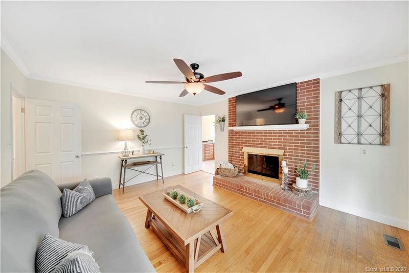 1135 Queensgate St, Gastonia, NC 28054