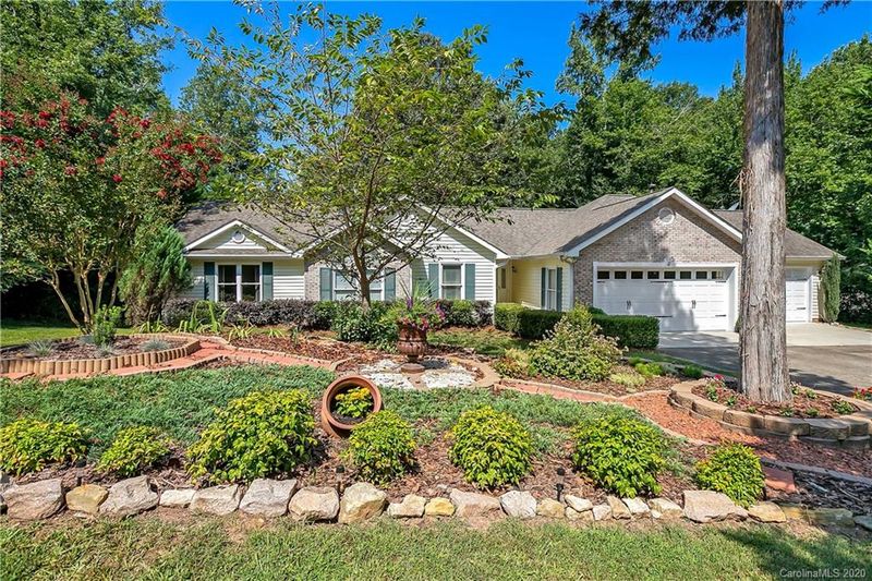 8714 Karibuni Dr, Waxhaw, NC 28173