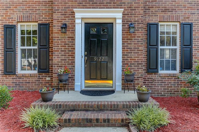 9122 Mitchell Glen Dr, Charlotte, NC 28277