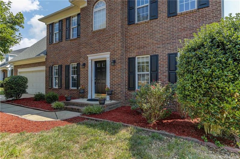 9122 Mitchell Glen Dr, Charlotte, NC 28277