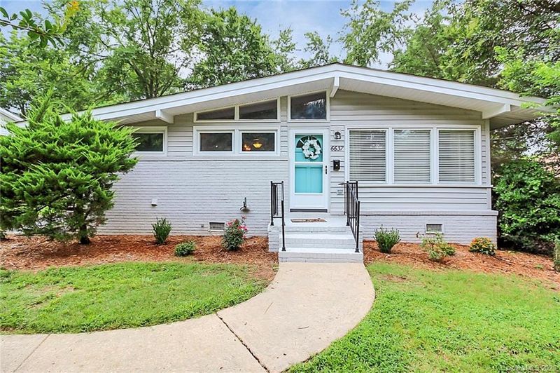 6637 Candlewood Dr, Charlotte, NC 28210