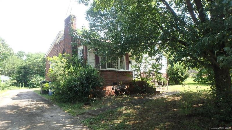 810 4th Ave SW, Hickory, NC 28601